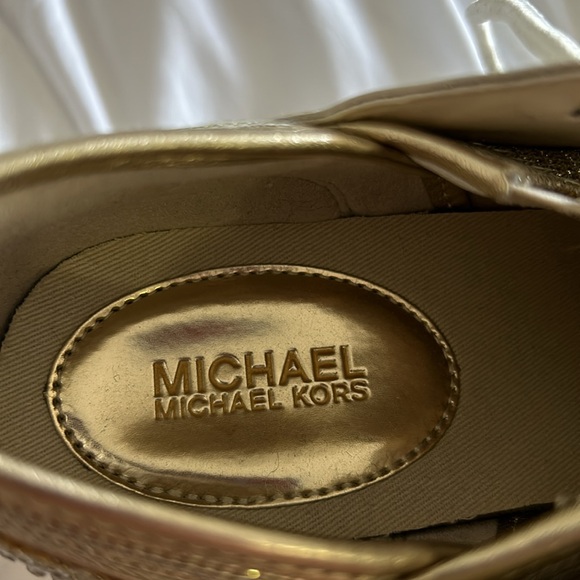 Sneakers - Picture 3 of 6